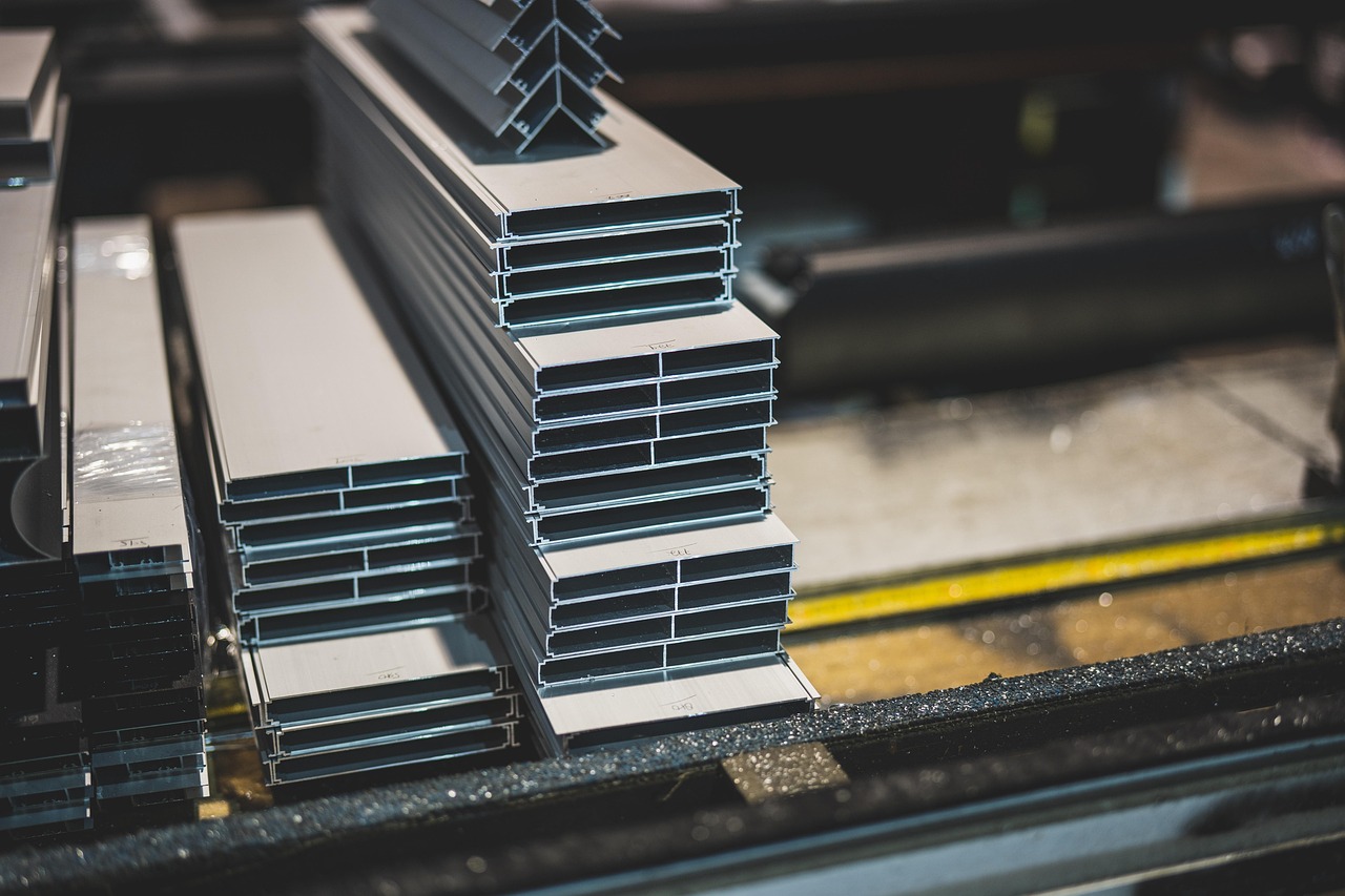 Gudang distributor baja Surabaya